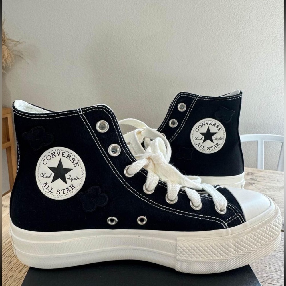 Converse all star lift size 8